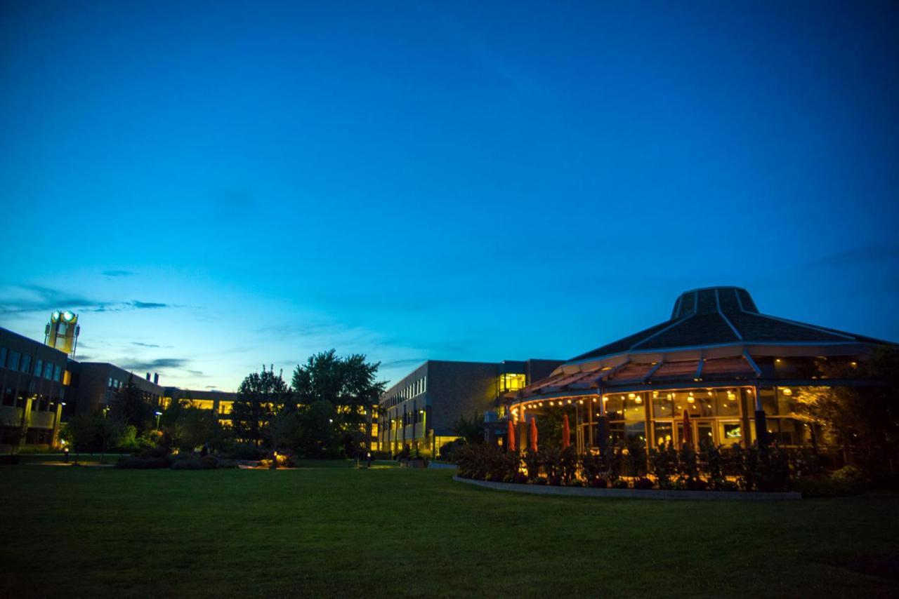 Residence & Conference Centre - Niagara-On-The-Lake Sainte-Catherine Buitenkant foto